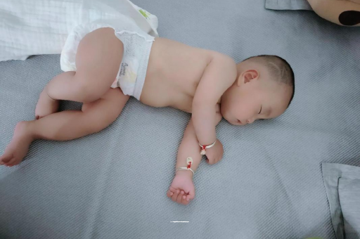 沈丘怎样教宝宝爬